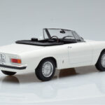 Alfa Romeo 2000 Spider Biały Norev 1:18 - image 2 of 7