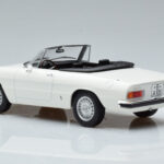 Alfa Romeo 2000 Spider Biały Norev 1:18 - image 6 of 7