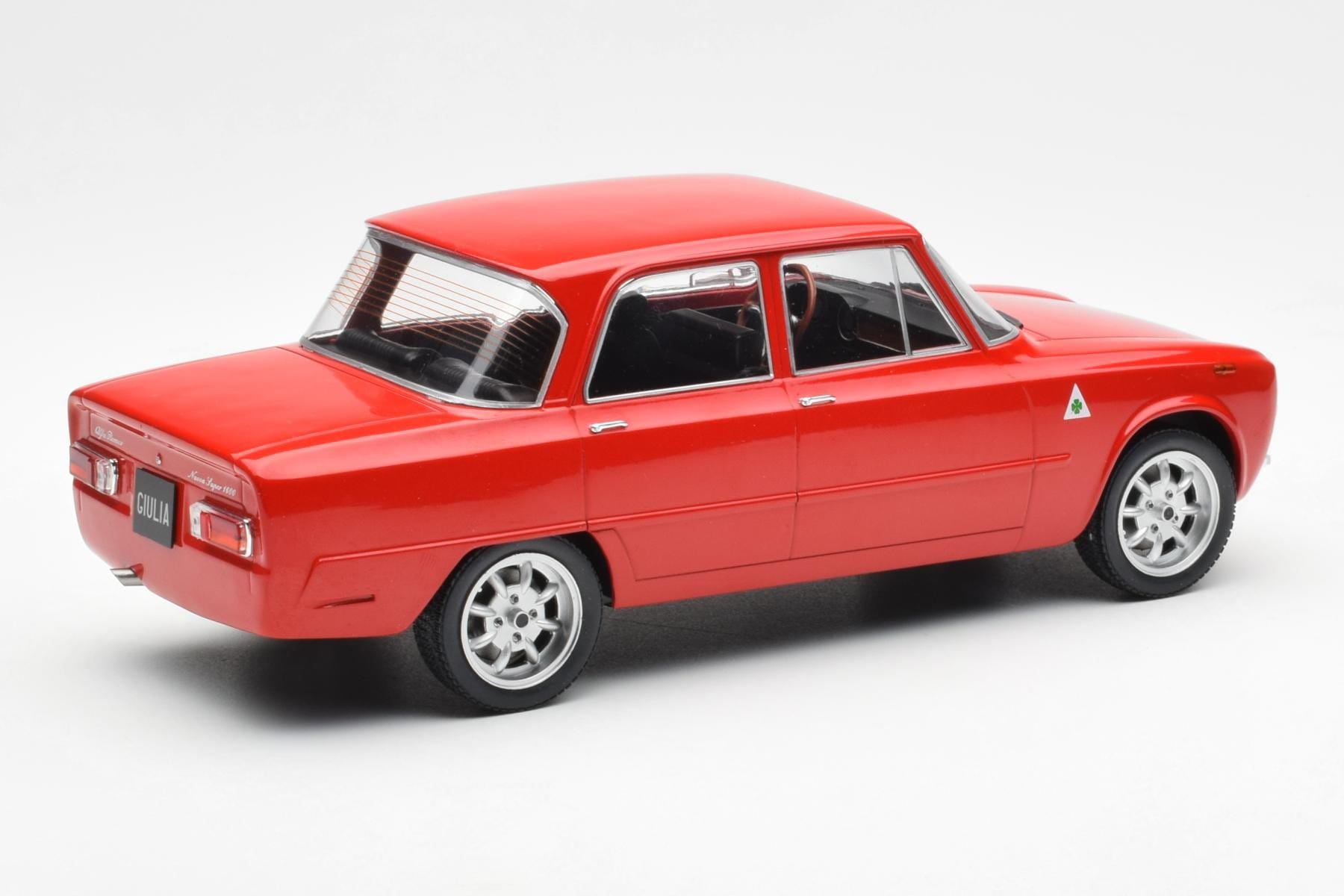 Alfa Romeo Giulia Nuova Super Czerwony Custom Wheels MCG 1:18 MCG18333 Metal — zdjęcie 2 z 6