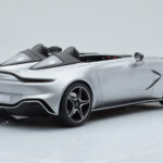 Aston Martin V12 Speedster Srebrny GT Spirit 1:18 - image 2 of 6