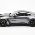 Aston Martin V12 Vantage Magnetic Srebrny GT Spirit 1:18 GT443 - image 3 of 6