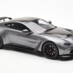 Aston Martin V12 Vantage Magnetic Srebrny GT Spirit 1:18 GT443 - image 4 of 6
