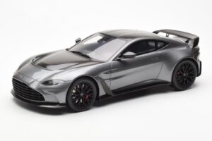 Aston Martin V12 Vantage Magnetic Srebrny GT Spirit 1:18 GT443