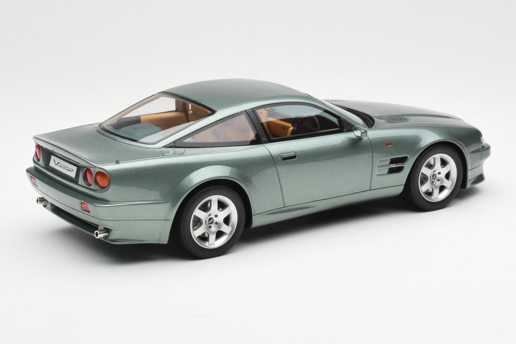 Aston Martin V8 Vantage Zielony GT Spirit 1:18 GT345 Żywica — zdjęcie 2 z 6