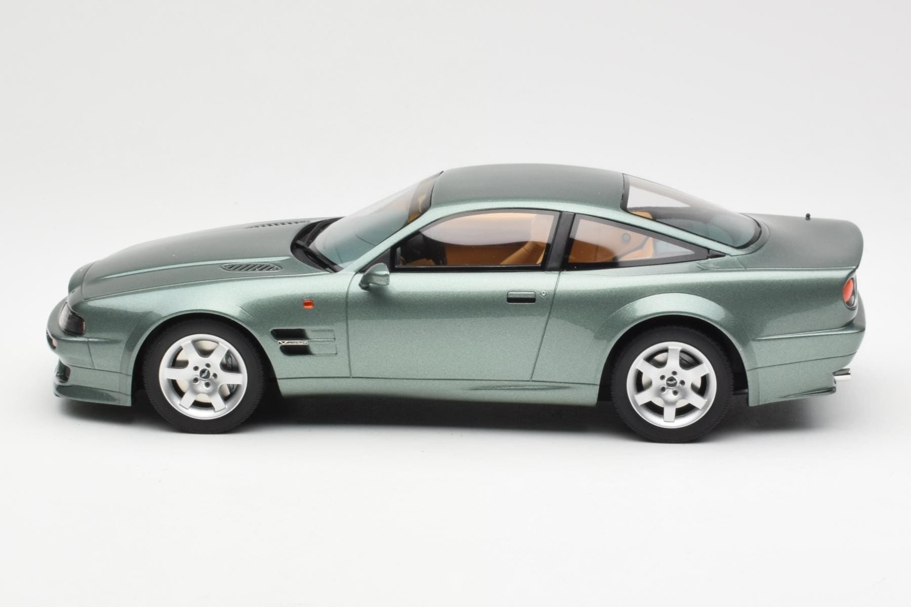 Aston Martin V8 Vantage Zielony GT Spirit 1:18 GT345 Żywica — zdjęcie 3 z 6
