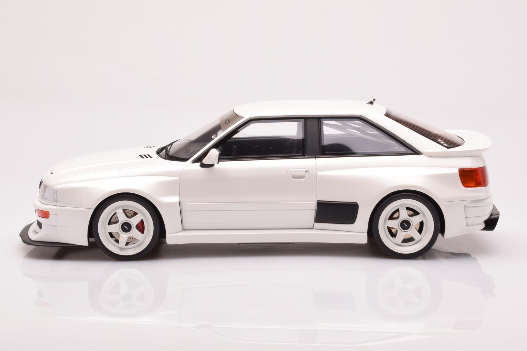 Audi 80 B4 Coupe RS2 Prior Design Biały Otto 1:18 OT913 Żywica — zdjęcie 3 z 6