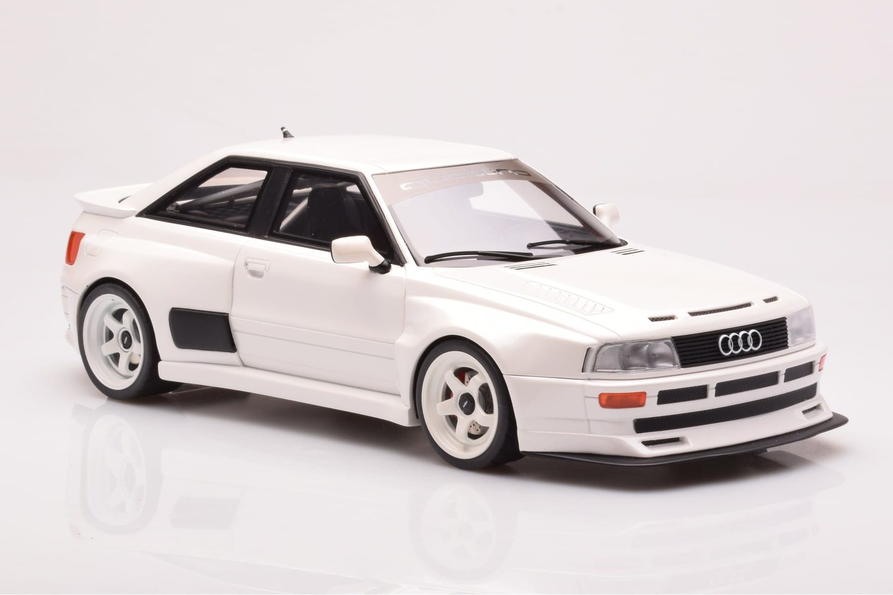Audi 80 B4 Coupe RS2 Prior Design Biały Otto 1:18 OT913 Żywica — zdjęcie 4 z 6