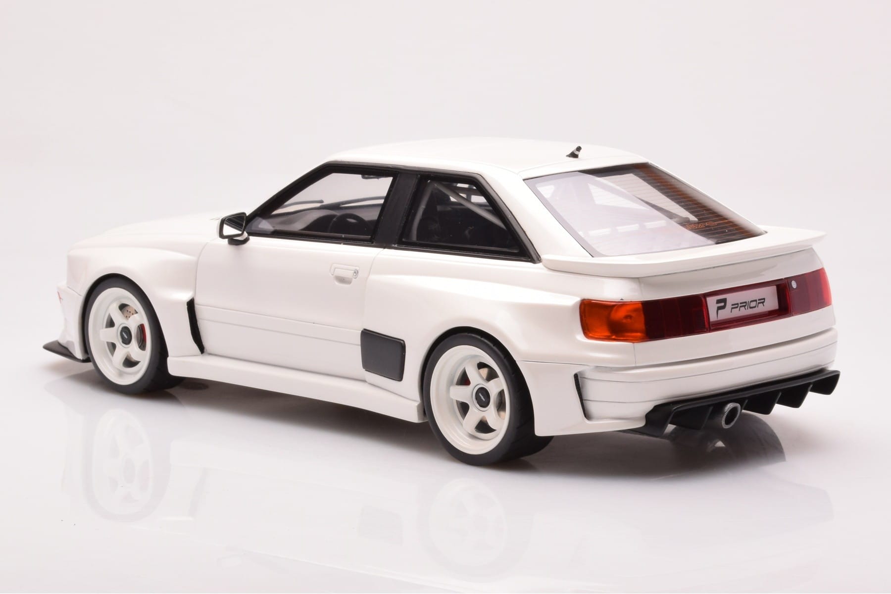 Audi 80 B4 Coupe RS2 Prior Design Biały Otto 1:18 OT913 Żywica — zdjęcie 5 z 6