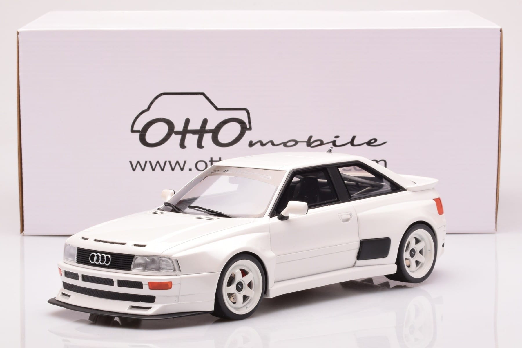 Audi 80 B4 Coupe RS2 Prior Design Biały Otto 1:18 OT913 Żywica — zdjęcie 6 z 6