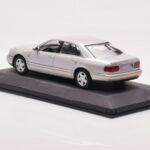 Audi A8 D2 Srebrny Zielony Pasek Minichamps 1:43 - image 3 of 4