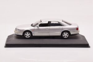 Audi A8 D2 Srebrny Zielony Pasek Minichamps 1:43