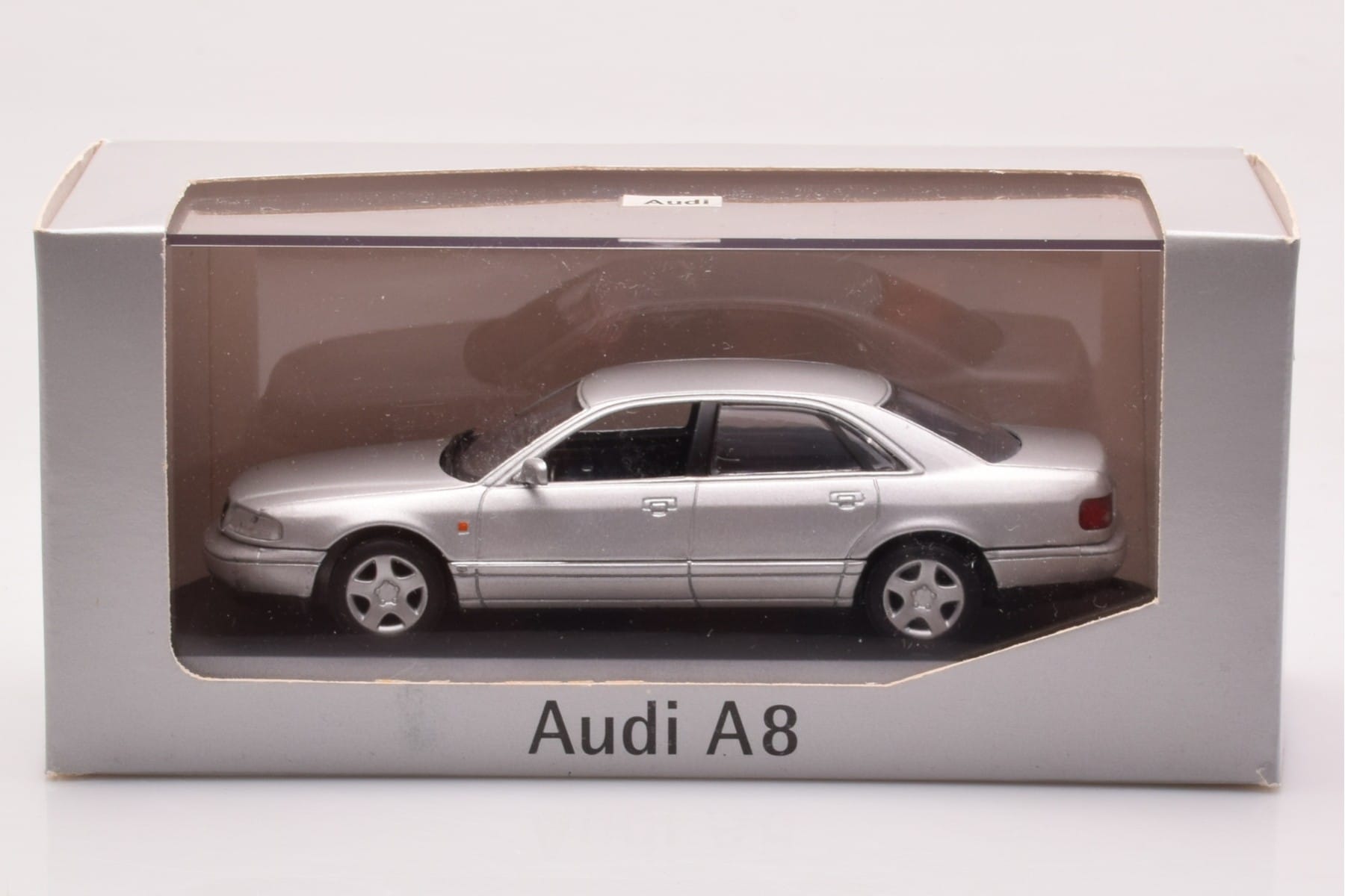 Audi A8 D2 Srebrny Minichamps 1:43 433013006 Metal — zdjęcie 4 z 4
