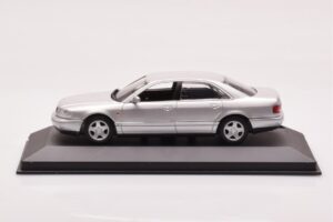 Audi A8 D2 Srebrny Minichamps 1:43 433013006