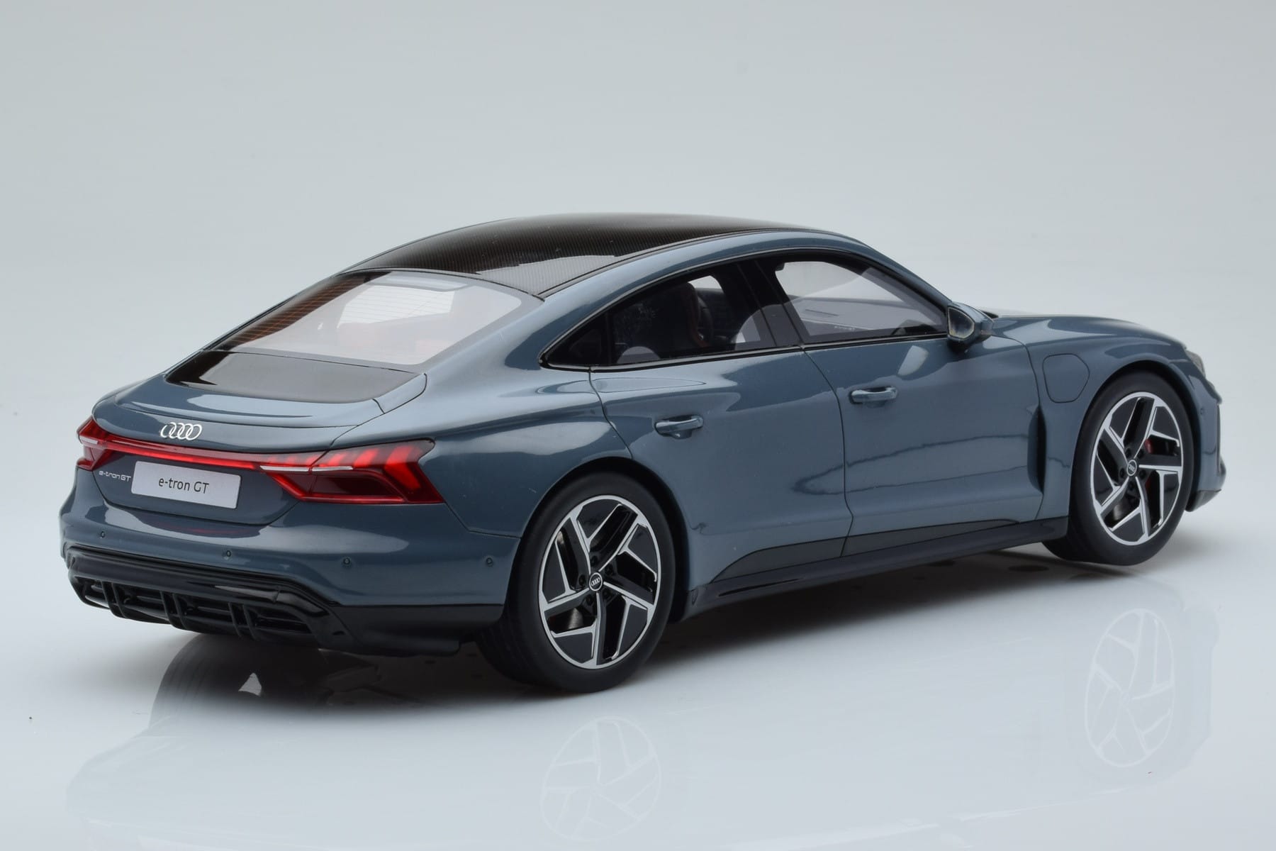 Audi E-Tron GT Szary GT Spirit 1:18 GT393 Żywica — zdjęcie 2 z 6
