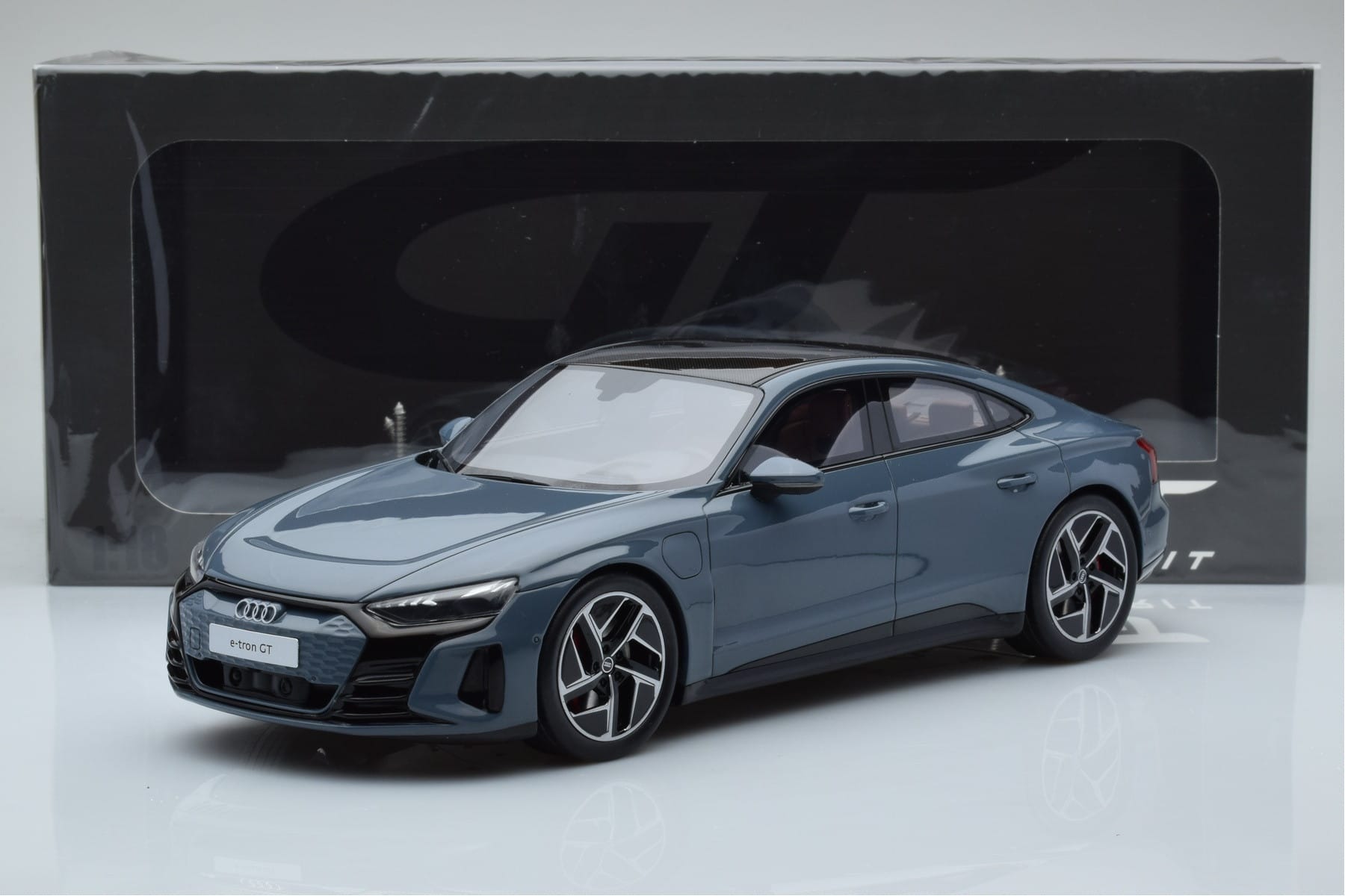 Audi E-Tron GT Szary GT Spirit 1:18 GT393 Żywica — zdjęcie 6 z 6