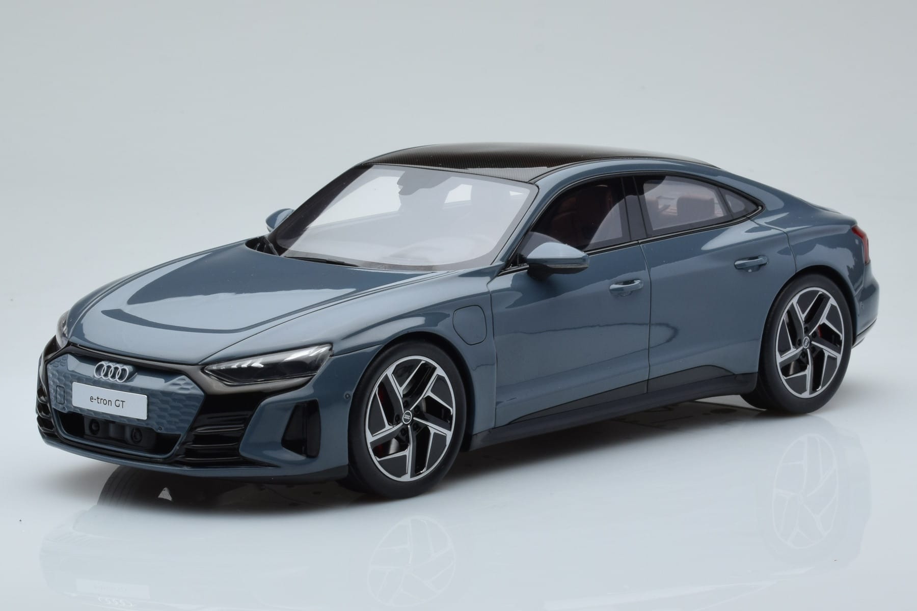 Audi E-Tron GT Szary GT Spirit 1:18 GT393 Żywica