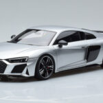 Audi R8 Performance Srebrny Kengfai 1:18