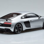 Audi R8 Performance Srebrny Kengfai 1:18 - image 3 of 10