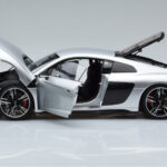 Audi R8 Performance Srebrny Kengfai 1:18 - image 4 of 10