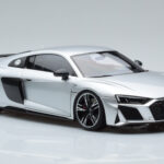 Audi R8 Performance Srebrny Kengfai 1:18 - image 6 of 10