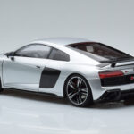 Audi R8 Performance Srebrny Kengfai 1:18 - image 7 of 10