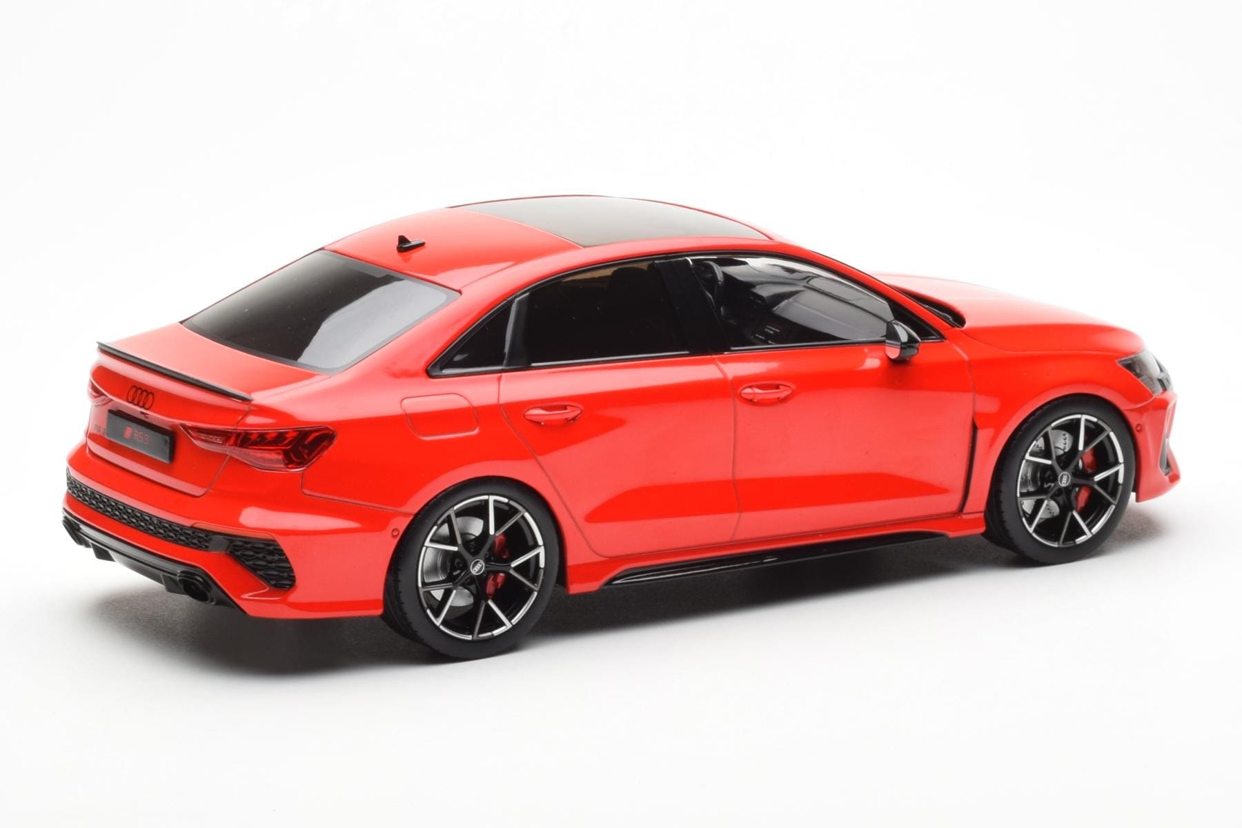 Audi RS3 8Y Sedan Czerwony MCG 1:18 MCG18451 Metal — zdjęcie 2 z 6