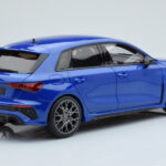 Audi RS3 8Y Sportback Performance Edition Nagaro Niebieski GT Spirit 1:18 - image 2 of 5