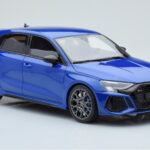 Audi RS3 8Y Sportback Performance Edition Nagaro Niebieski GT Spirit 1:18 - image 3 of 5