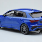 Audi RS3 8Y Sportback Performance Edition Nagaro Niebieski GT Spirit 1:18 - image 4 of 5