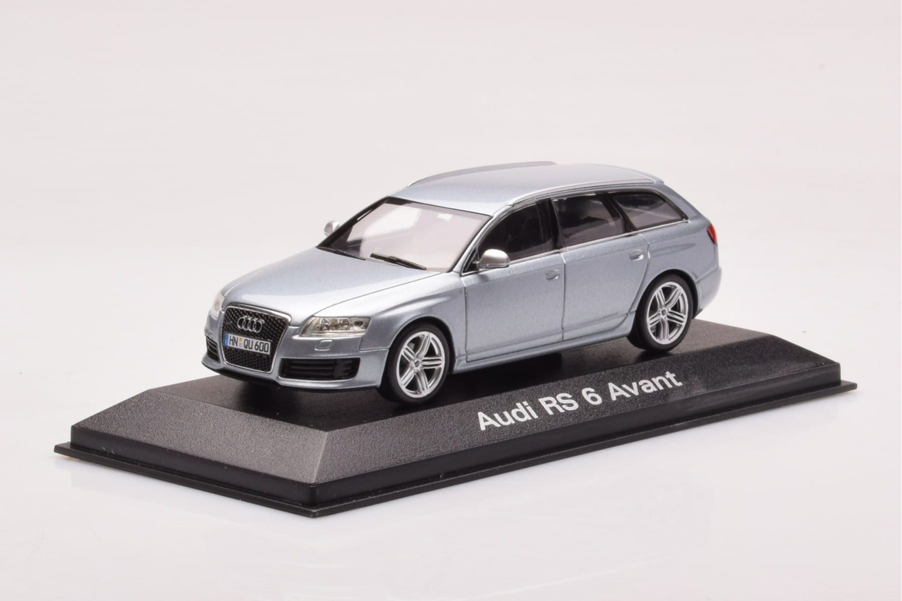Audi RS6 C6 Monza Srebrny Minichamps 1:43 5010710213 Metal — zdjęcie 2 z 4