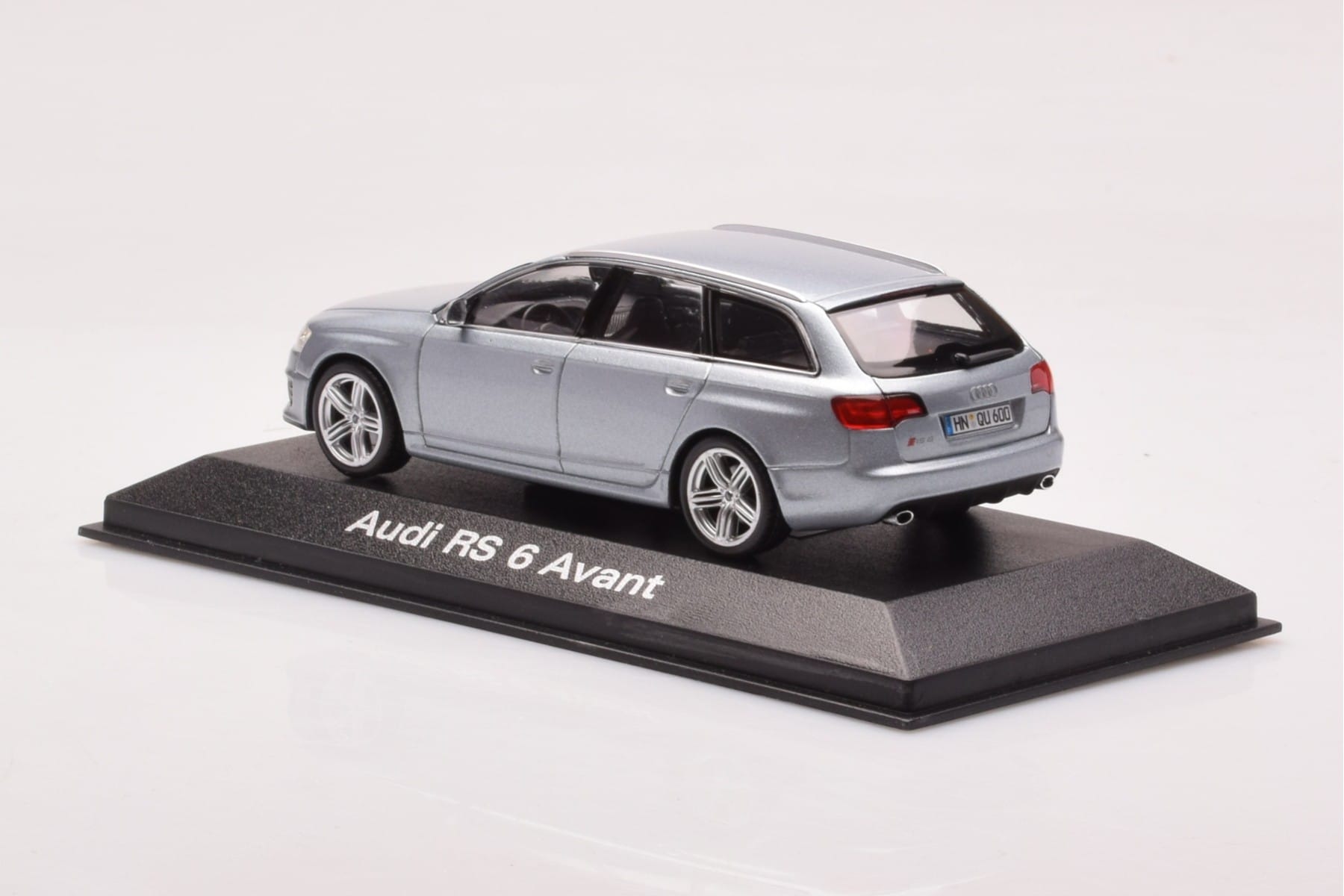 Audi RS6 C6 Monza Srebrny Minichamps 1:43 5010710213 Metal — zdjęcie 3 z 4