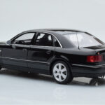 Audi S8 D2 Czarny Otto 1:18 - image 5 of 6