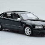 Audi S8 D2 Zielony Otto 1:18 - image 4 of 6