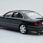Audi S8 D2 Zielony Otto 1:18 - image 5 of 6