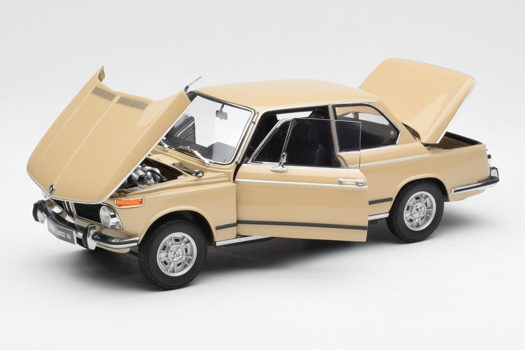 BMW 2002 Ti E10 Sahara Beżowy Kyosho 1:18 08541BG Metal — zdjęcie 2 z 8