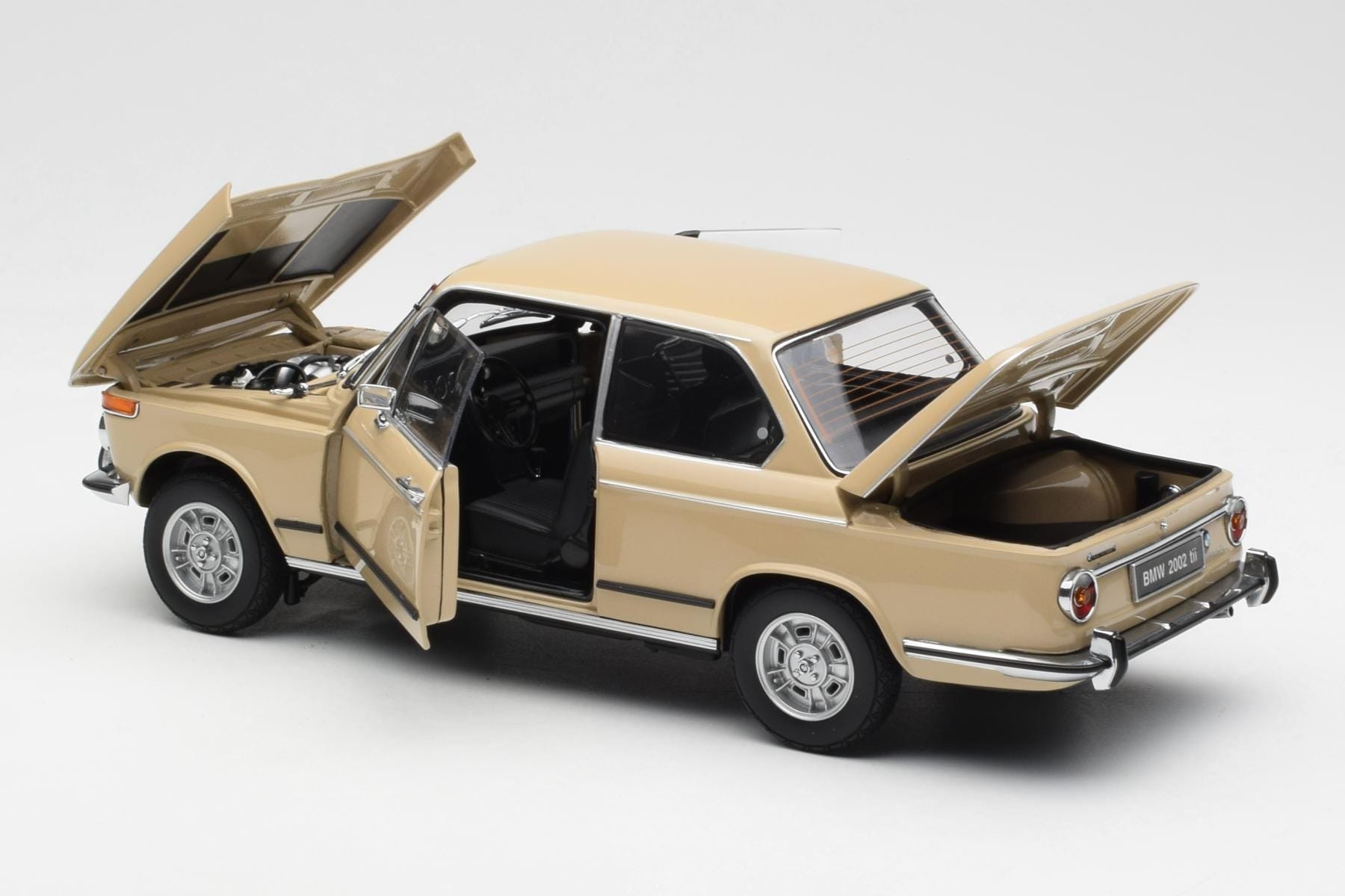 BMW 2002 Ti E10 Sahara Beżowy Kyosho 1:18 08541BG Metal — zdjęcie 5 z 8
