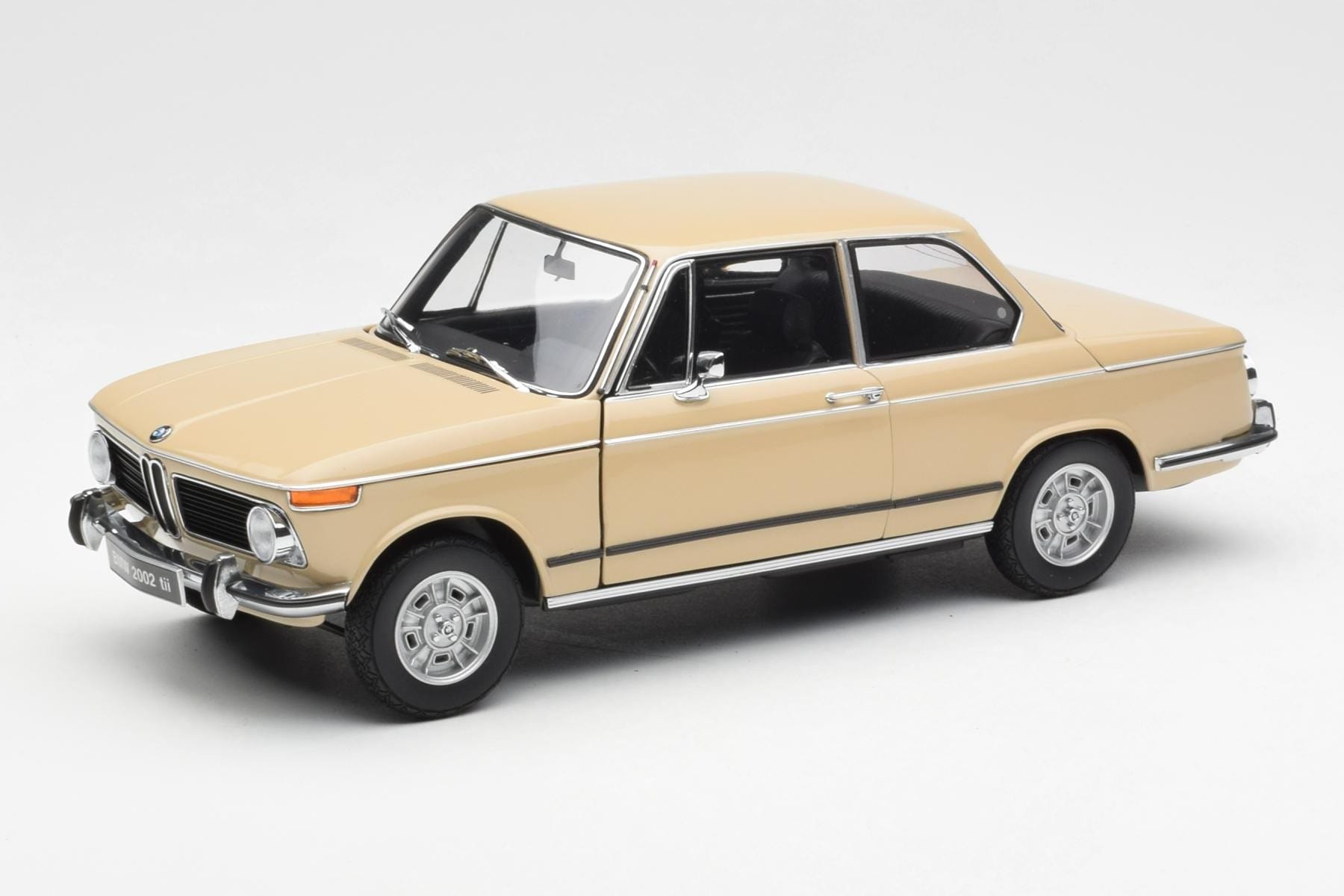 BMW 2002 Ti E10 Sahara Beżowy Kyosho 1:18 08541BG Metal