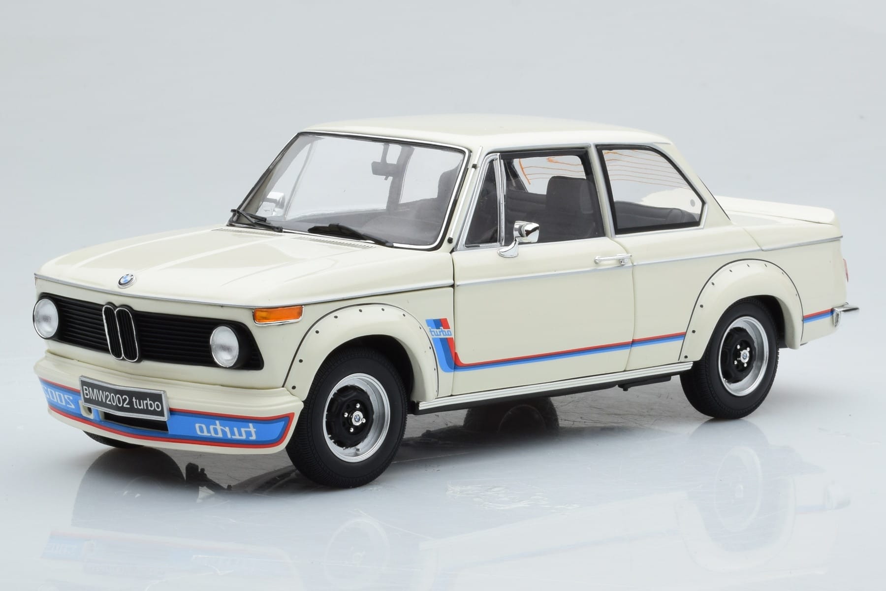 BMW 2002 Turbo Biały Kyosho 1:18 08544W Metal