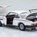 BMW 3.0 CSL E9 Biały Dealer Edition Minichamps 1:18 - image 4 of 7