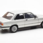 BMW 323i E21 Aspen Srebrny AUTOart 1:18 - image 3 of 8
