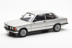 BMW 323i E21 Aspen Srebrny AUTOart 1:18 80430433552