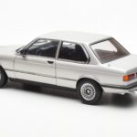 BMW 323i E21 Aspen Srebrny AUTOart 1:18 - image 7 of 8