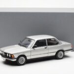 BMW 323i E21 Aspen Srebrny AUTOart 1:18 - image 8 of 8