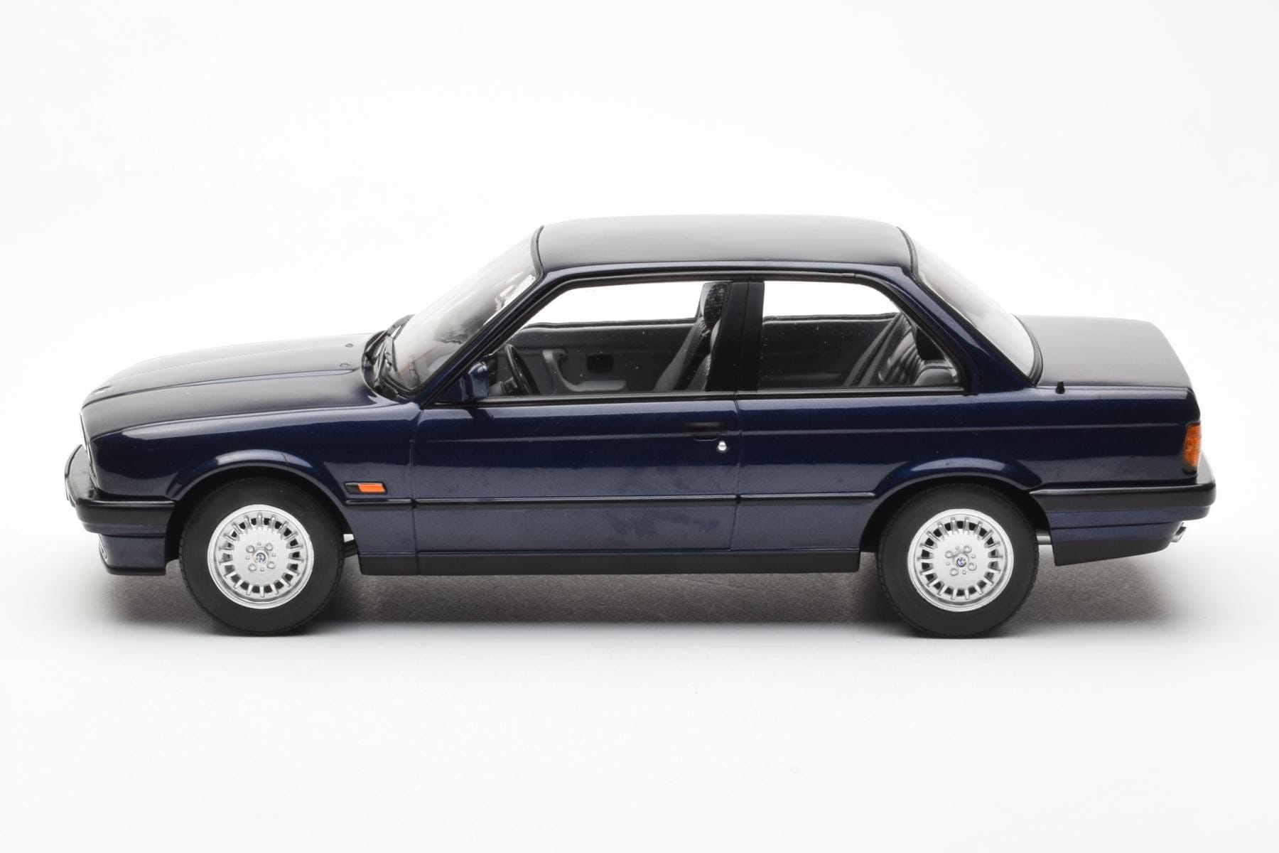 BMW 325i E30 Niebieski Metaliczny Norev 1:18 183201 Metal — zdjęcie 3 z 6