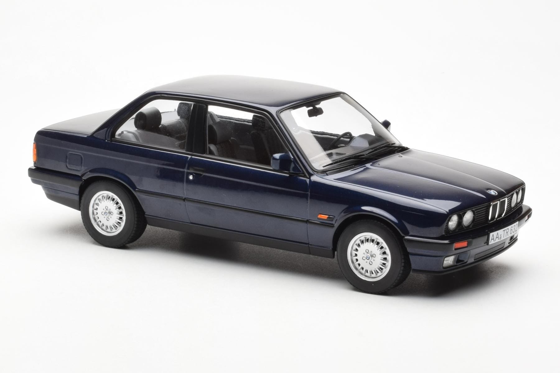 BMW 325i E30 Niebieski Metaliczny Norev 1:18 183201 Metal — zdjęcie 4 z 6