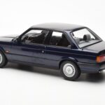 BMW 325i E30 Niebieski Metaliczny Norev 1:18 - image 5 of 6