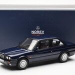 BMW 325i E30 Niebieski Metaliczny Norev 1:18 - image 6 of 6