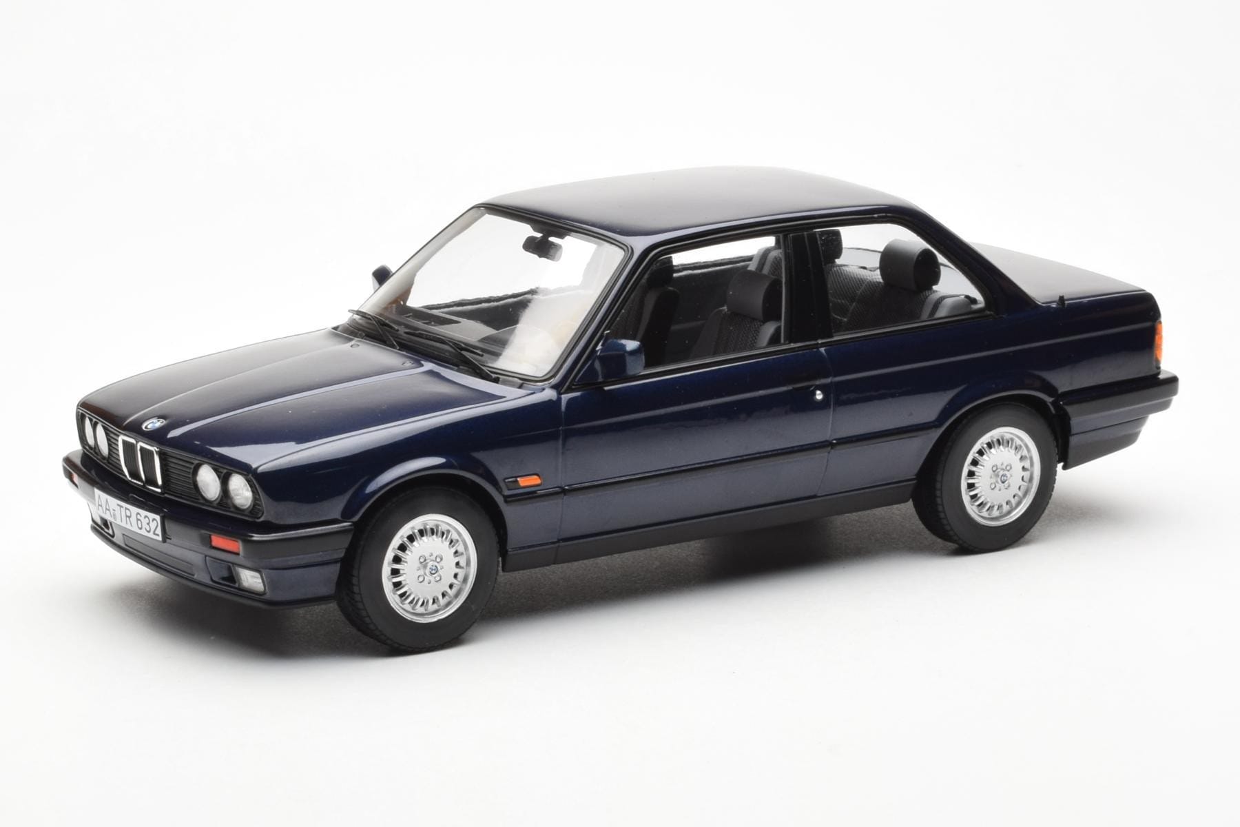 BMW 325i E30 Niebieski Metaliczny Norev 1:18 183201 Metal