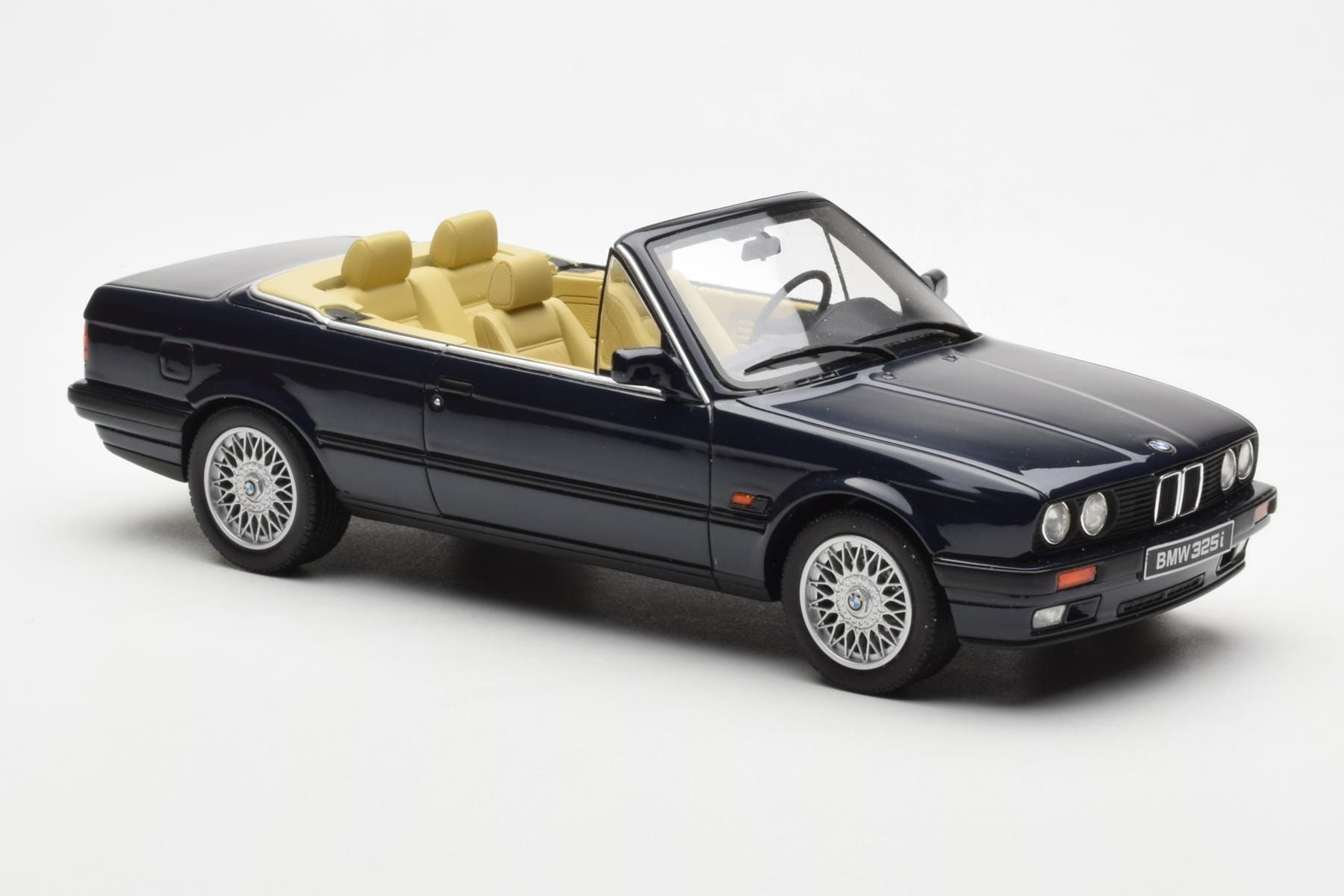 BMW 325i E30 Kabriolet Niebieski Otto 1:18 OT114 Żywica — zdjęcie 4 z 6