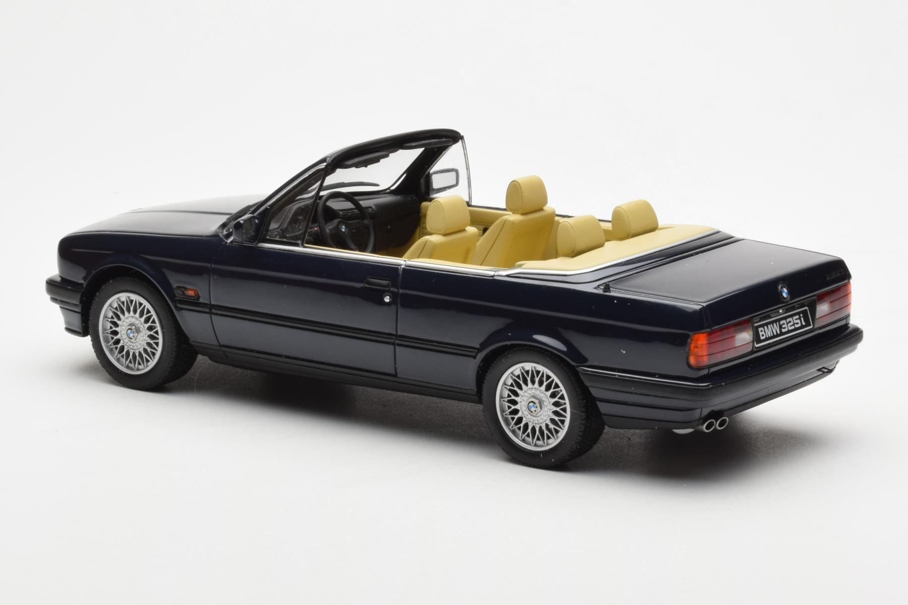 BMW 325i E30 Kabriolet Niebieski Otto 1:18 OT114 Żywica — zdjęcie 5 z 6